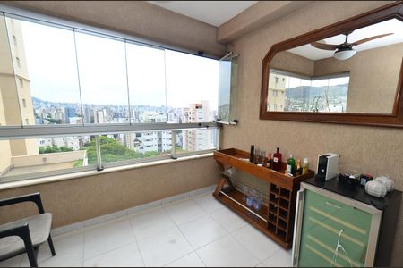 Apartamento para alugar com 76m², 2 quartos e 2 vagasVaranda