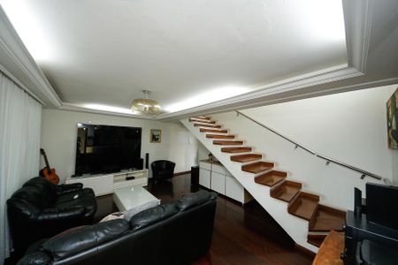 Casa à venda com 232m², 4 quartos e 3 vagasSala