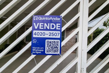 Casa à venda com 232m², 4 quartos e 3 vagasFachada e Placa