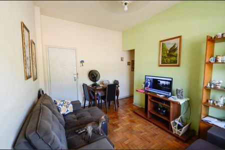 Apartamento à venda com 75m², 2 quartos e 1 vaga Apartamento à venda com 75m², 2 quartos e 1 vagaSala