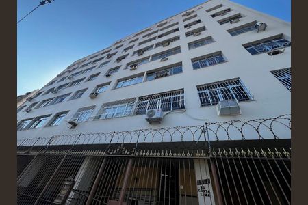 Apartamento à venda com 75m², 2 quartos e 1 vaga Apartamento à venda com 75m², 2 quartos e 1 vagaFachada