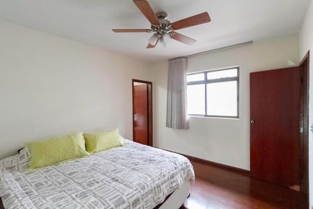 Casa à venda com 231m², 3 quartos e 3 vagasSuíte 2