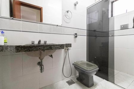 Casa à venda com 231m², 3 quartos e 3 vagasBanheiro da suíte 1