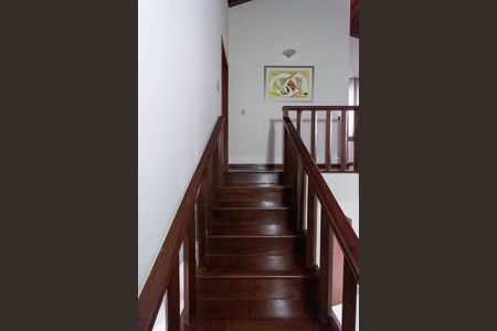 Casa à venda com 231m², 3 quartos e 3 vagasEscada