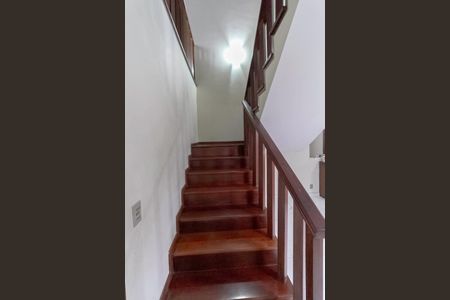 Casa à venda com 231m², 3 quartos e 3 vagasEscada