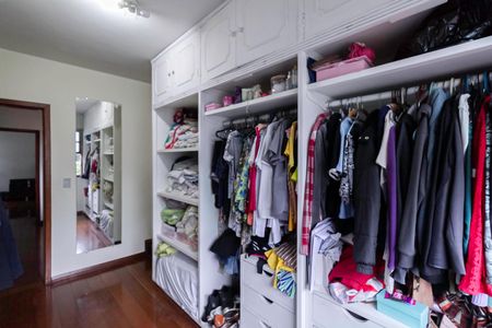 Casa à venda com 231m², 3 quartos e 3 vagasCloset da suíte 2