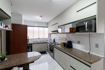 Casa à venda com 231m², 3 quartos e 3 vagasCozinha