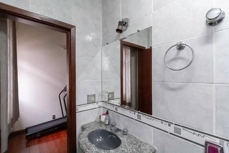 Casa à venda com 231m², 3 quartos e 3 vagasBanheiro social