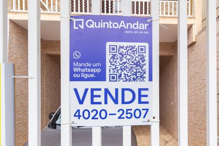 Casa à venda com 237m², 3 quartos e 4 vagas Casa à venda com 237m², 3 quartos e 4 vagasPlaca