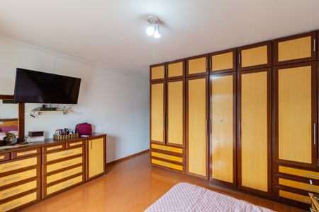 Casa à venda com 237m², 3 quartos e 4 vagas Casa à venda com 237m², 3 quartos e 4 vagasSuíte