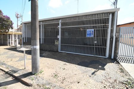 Casa para alugar com 225m², 3 quartos e 5 vagasFachada