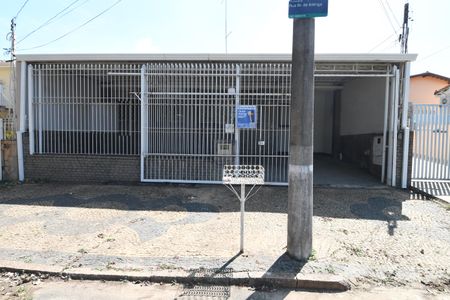 Casa para alugar com 225m², 3 quartos e 5 vagasFachada