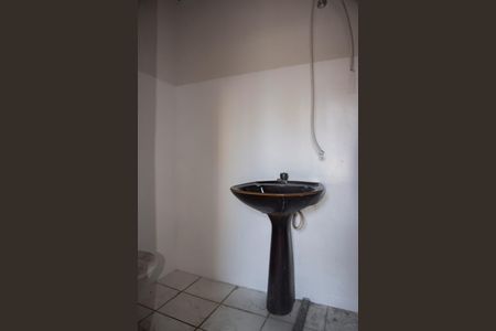 Casa de condomínio para alugar com 56m², 1 quarto e sem vagaBanheiro