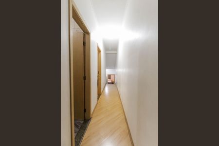 Casa à venda com 150m², 4 quartos e 2 vagasCorredor