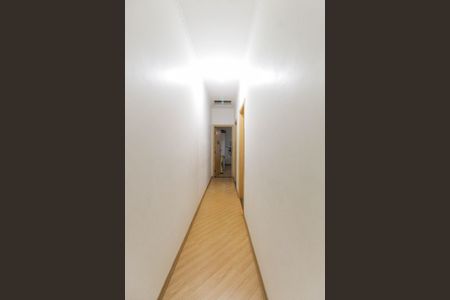 Casa à venda com 150m², 4 quartos e 2 vagasCorredor