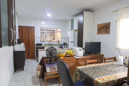 Casa à venda com 110m², 3 quartos e 2 vagas Casa à venda com 110m², 3 quartos e 2 vagasCozinha