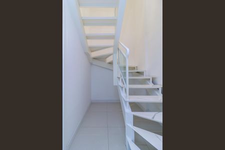 Apartamento à venda com 88m², 1 quarto e 2 vagasEscada