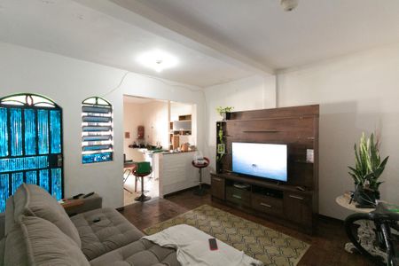 Casa à venda com 170m², 2 quartos e 10 vagasSala