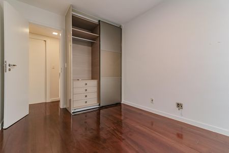 Apartamento à venda com 200m², 3 quartos e 3 vagasQuarto 