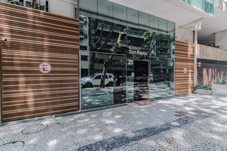 Apartamento à venda com 200m², 3 quartos e 3 vagasEntrada