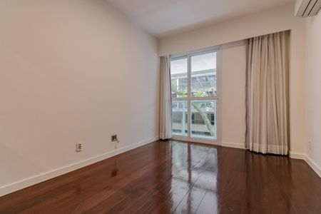 Apartamento à venda com 200m², 3 quartos e 3 vagasQuarto 