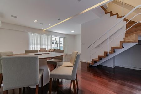 Apartamento à venda com 200m², 3 quartos e 3 vagasSala