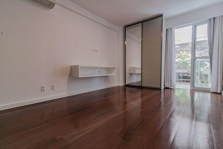 Apartamento à venda com 200m², 3 quartos e 3 vagasSuíte