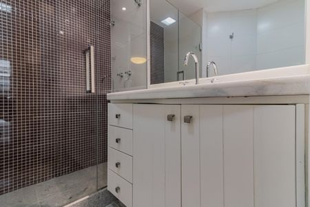 Apartamento à venda com 200m², 3 quartos e 3 vagasBanheiro da Suíte 2