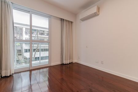 Apartamento à venda com 200m², 3 quartos e 3 vagasQuarto 
