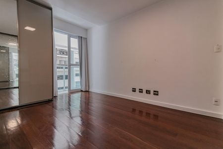 Apartamento à venda com 200m², 3 quartos e 3 vagasSuíte