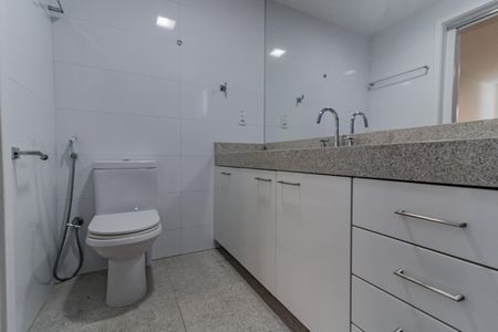 Apartamento à venda com 200m², 3 quartos e 3 vagasBanheiro da Suíte