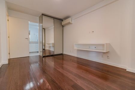 Apartamento à venda com 200m², 3 quartos e 3 vagasSuíte