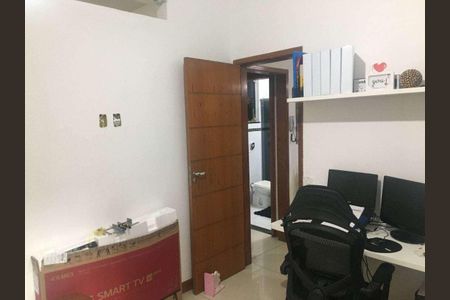 Apartamento à venda com 77m², 2 quartos e sem vaga