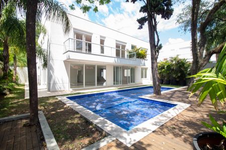 Casa à venda com 786m², 4 quartos e 5 vagasPiscina / Jardim