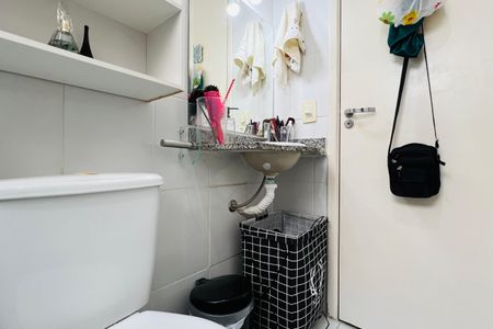 Apartamento à venda com 64m², 2 quartos e 2 vagasBanheiro da Suíte