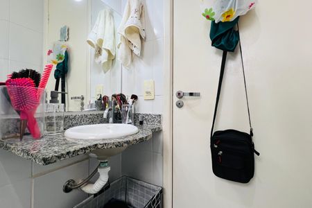 Apartamento à venda com 64m², 2 quartos e 2 vagasBanheiro da Suíte