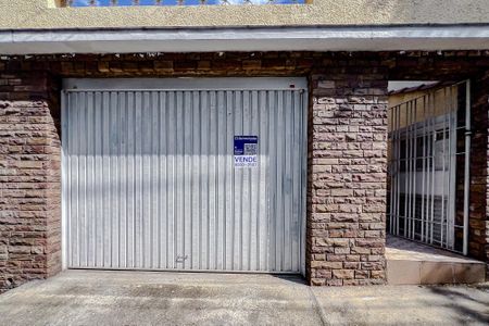 Casa à venda com 190m², 2 quartos e 1 vagaFachada - Plaquinha