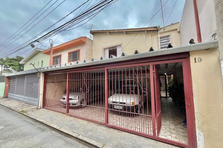 Casa para alugar com 136m², 2 quartos e 3 vagas Casa para alugar com 136m², 2 quartos e 3 vagasFachada