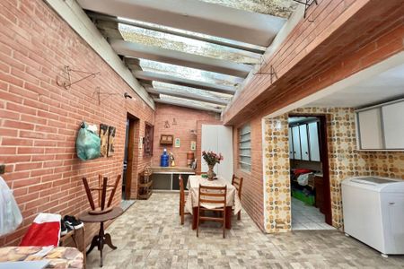 Casa para alugar com 136m², 2 quartos e 3 vagas Casa para alugar com 136m², 2 quartos e 3 vagasQuintal