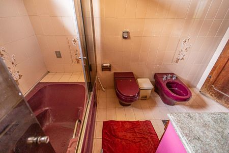 Casa à venda com 500m², 4 quartos e 4 vagas Casa à venda com 500m², 4 quartos e 4 vagasBanheiro