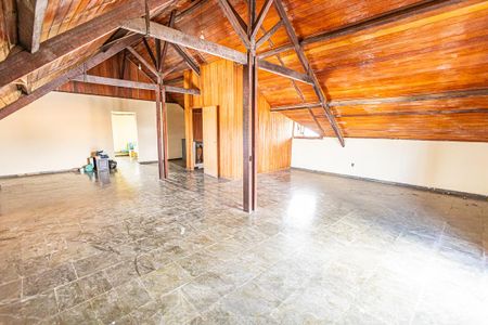 Casa à venda com 500m², 4 quartos e 4 vagas Casa à venda com 500m², 4 quartos e 4 vagasTerraço