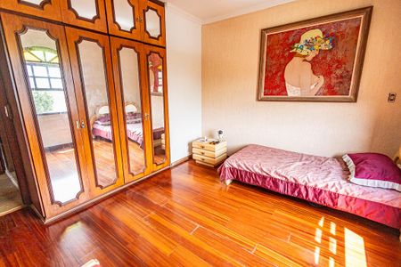 Casa à venda com 500m², 4 quartos e 4 vagas Casa à venda com 500m², 4 quartos e 4 vagasQuarto 4