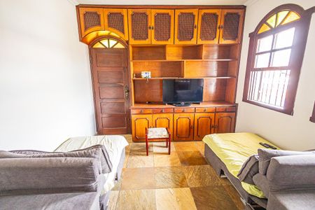 Casa à venda com 500m², 4 quartos e 4 vagas Casa à venda com 500m², 4 quartos e 4 vagasSala / 2º andar