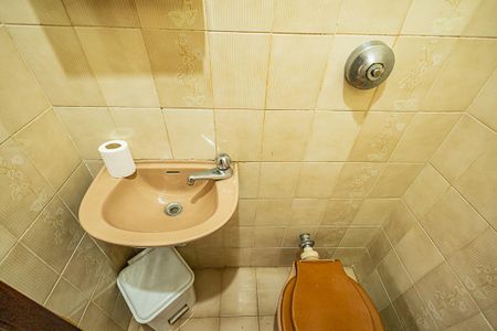 Casa à venda com 500m², 4 quartos e 4 vagas Casa à venda com 500m², 4 quartos e 4 vagasBanheiro de serviço