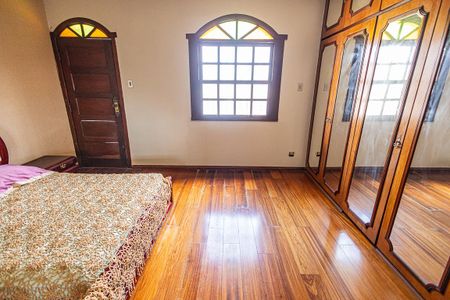 Casa à venda com 500m², 4 quartos e 4 vagas Casa à venda com 500m², 4 quartos e 4 vagasQuarto 2 / suite