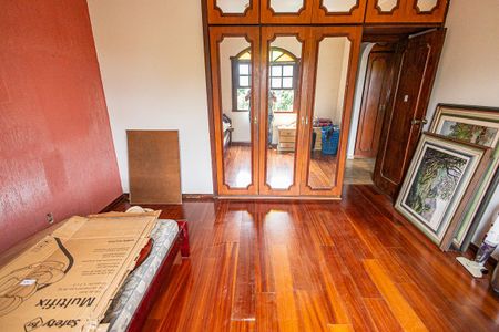 Casa à venda com 500m², 4 quartos e 4 vagas Casa à venda com 500m², 4 quartos e 4 vagasQuarto 3