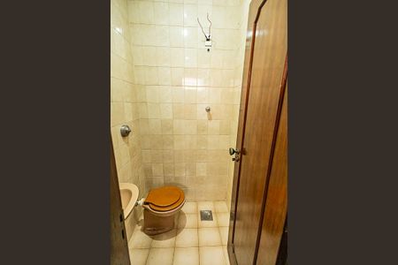 Casa à venda com 500m², 4 quartos e 4 vagas Casa à venda com 500m², 4 quartos e 4 vagasBanheiro de serviço