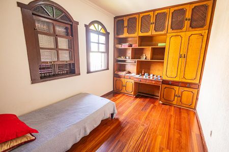 Casa à venda com 500m², 4 quartos e 4 vagas Casa à venda com 500m², 4 quartos e 4 vagasQuarto 1