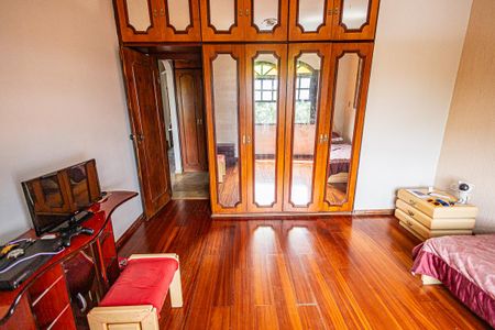 Casa à venda com 500m², 4 quartos e 4 vagas Casa à venda com 500m², 4 quartos e 4 vagasQuarto 4