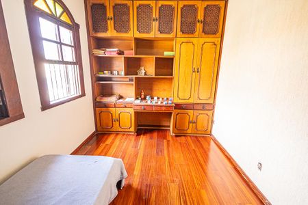 Casa à venda com 500m², 4 quartos e 4 vagas Casa à venda com 500m², 4 quartos e 4 vagasQuarto 1